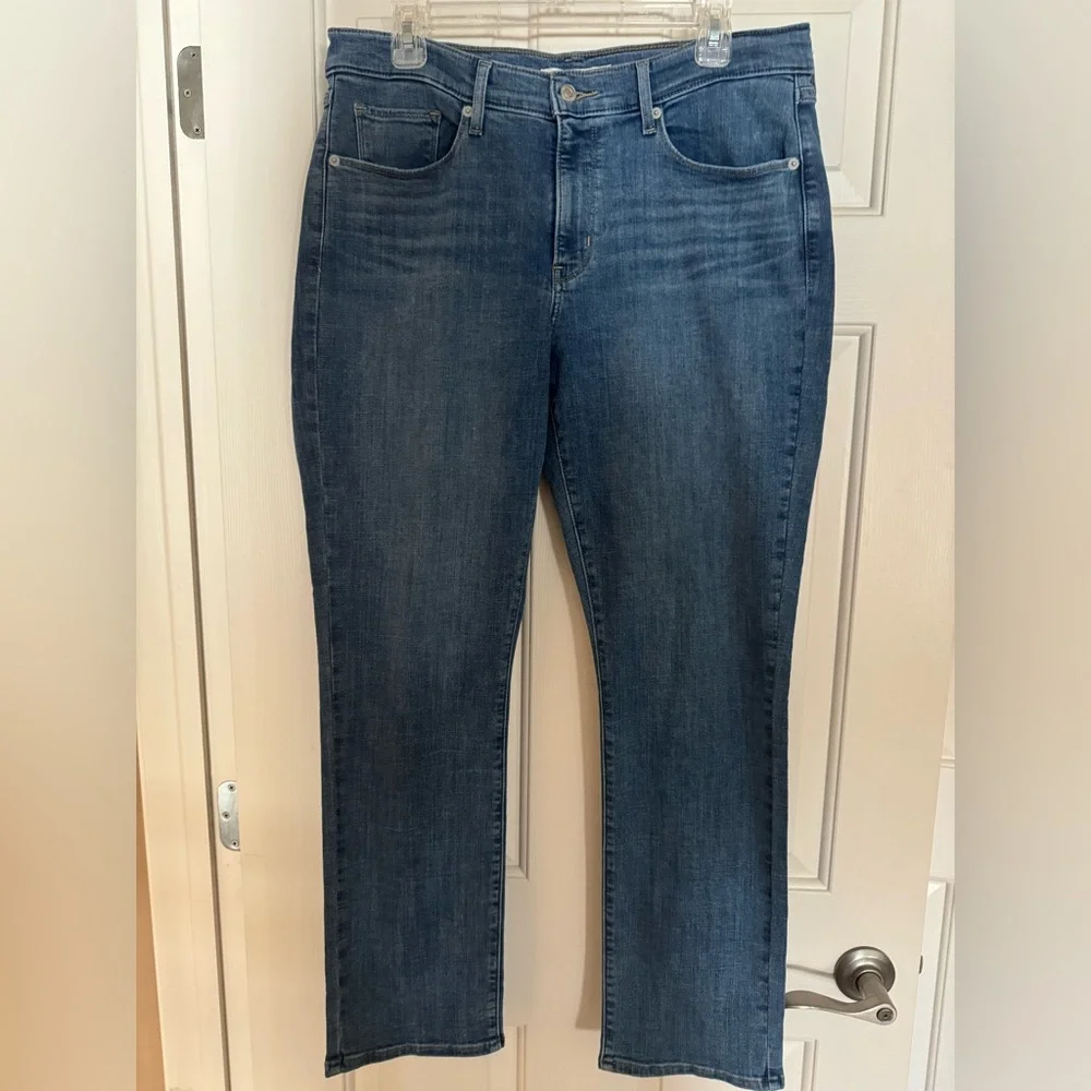 Levi Strauss Women's Classic Straight Jeans - Medium Wash - Size 12 - Picture 1 of 6